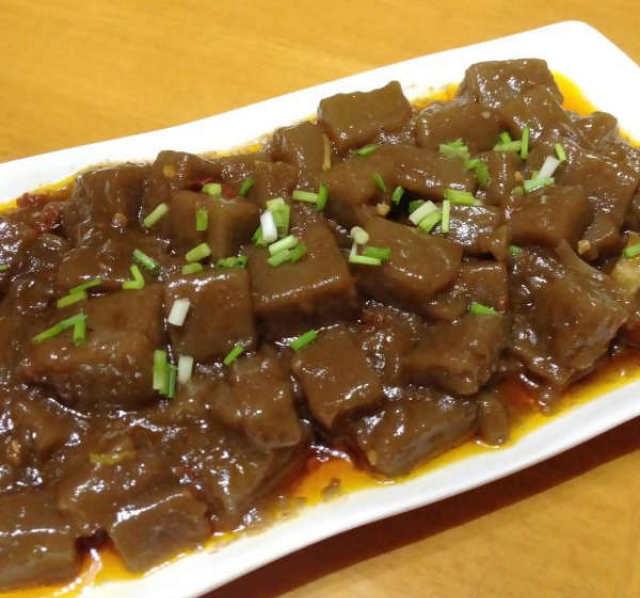 橡子豆腐,清热解暑,是非常适合夏天吃的一道美食!