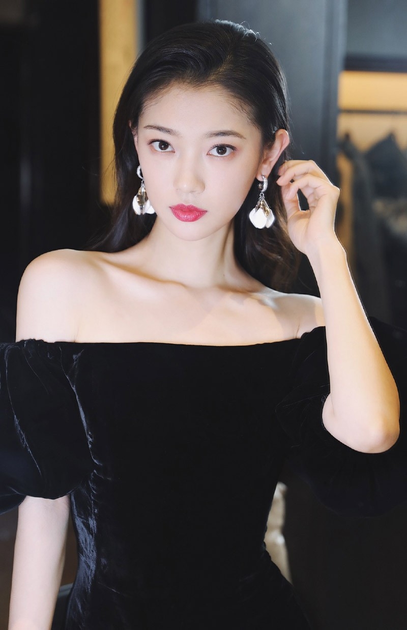 妖娆抚媚美女田依桐迷人火辣写真|田依|写真|美女_新浪新闻