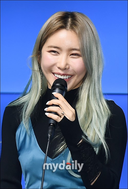 韩国女歌手suran第二张迷你专辑《jumpin》发布会