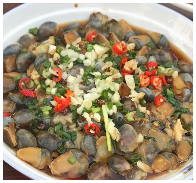 夏季下酒好菜葱油泥螺,比常见的葱油做法更多些香辣风味
