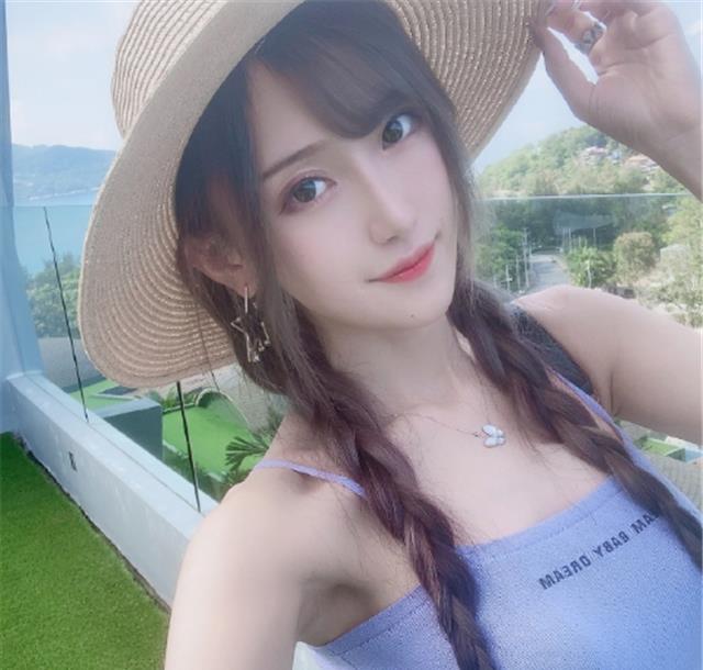 腐团儿从泰国回来,自称已经体力透支,在家瘫了2天没能直播