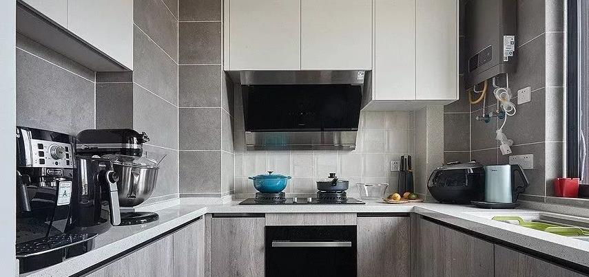 130平的北欧风三房,灰白色的厨房显得高档整洁