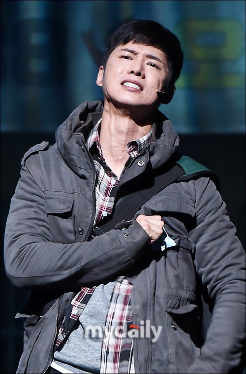 吴钟赫等艺人参加音乐剧《与神同行》发布会