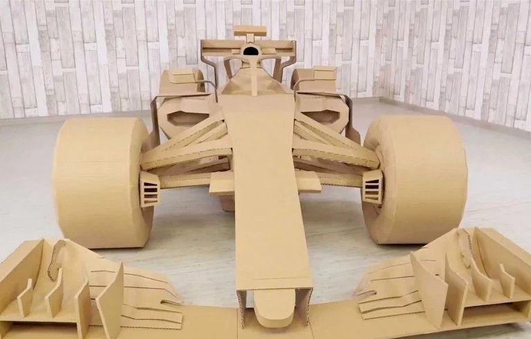 国外小伙用纸板制作的一级方程式赛车,这动手能力也没谁了