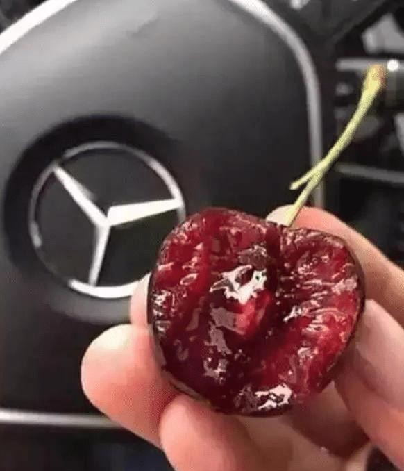 买车的时候别轻易发朋友圈 应该这样"低调"的"炫耀!