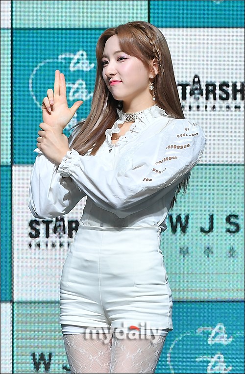 韩国女团宇宙少女最新迷你专辑发售showcase