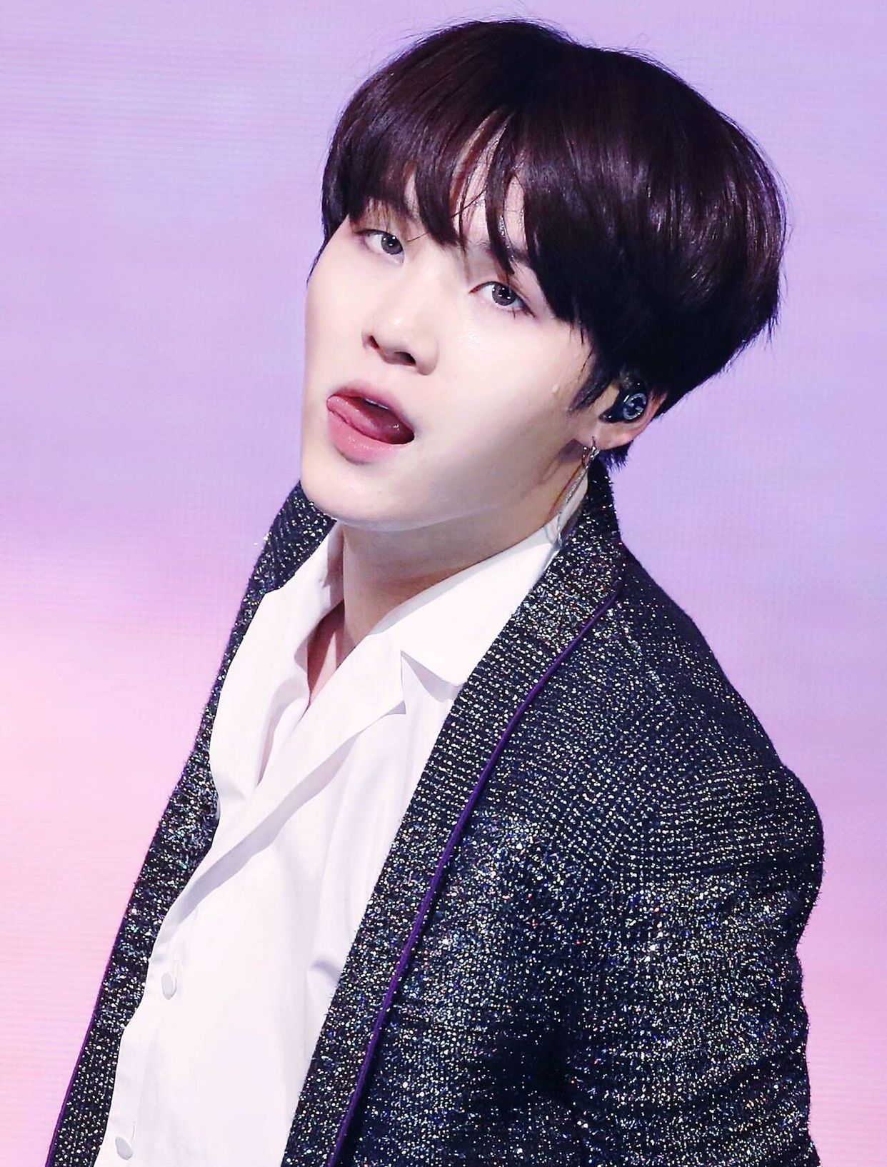 防弹少年团:闵j其,舞台上性感撩人的其其猫,是霸气闵爷了!