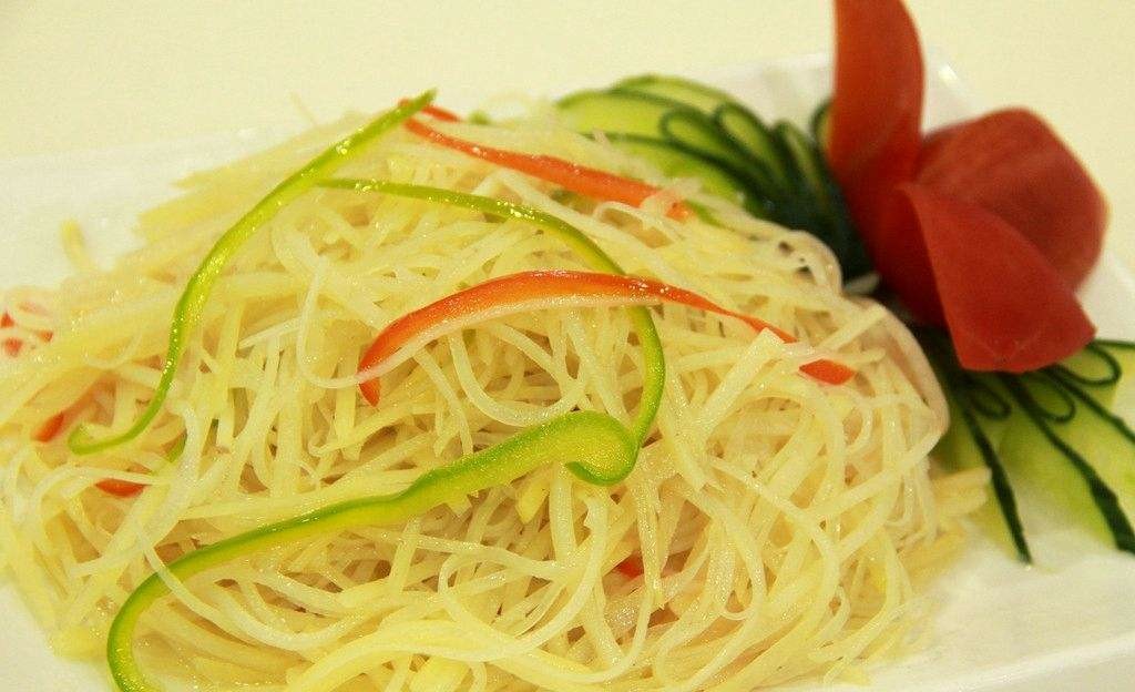 炒土豆丝时,万万不可直接下锅!多加"1步",吃起来又.