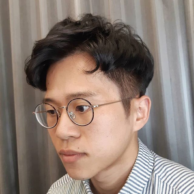 男生流行逗号头简约时尚又减龄00后都喜欢剪这样的发型