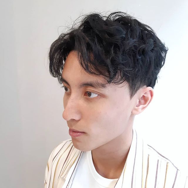 男生流行逗号头简约时尚又减龄00后都喜欢剪这样的发型