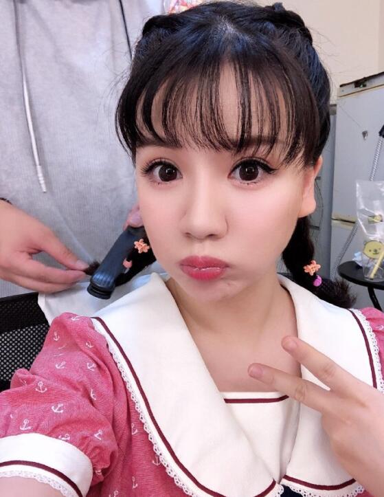 央视主持人红果果近照曝光,产后百天恢复苗条身材,比产前还瘦