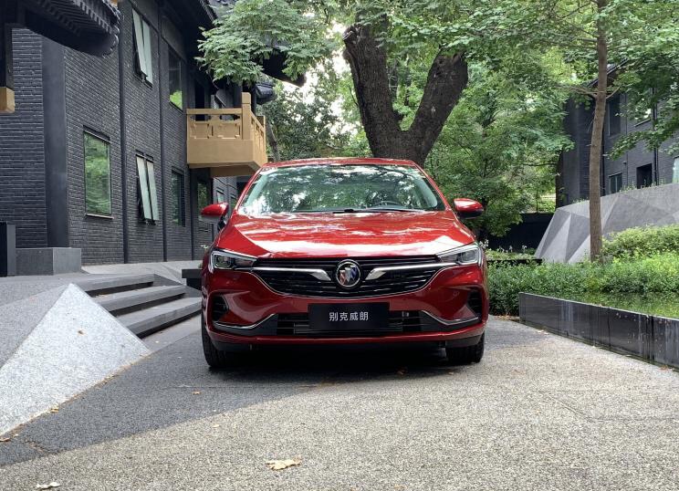 运动感提升形似小号君威gs,2020款别克威朗实车现身