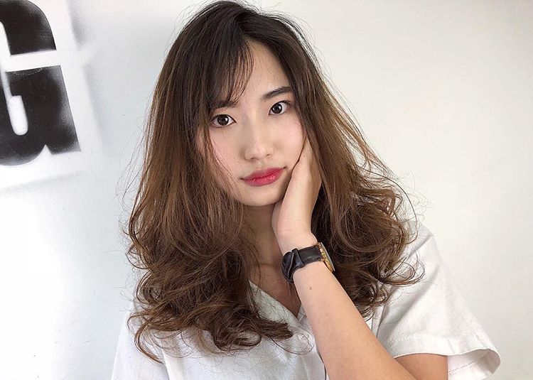 懒人烫中长发烫发温柔优雅要换造型的女生就可以试一试