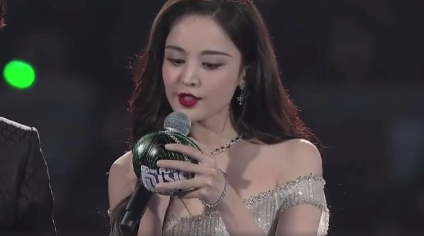 古力娜扎在2019mama颁奖典礼上飚英语,这样的娜扎你给打几分?