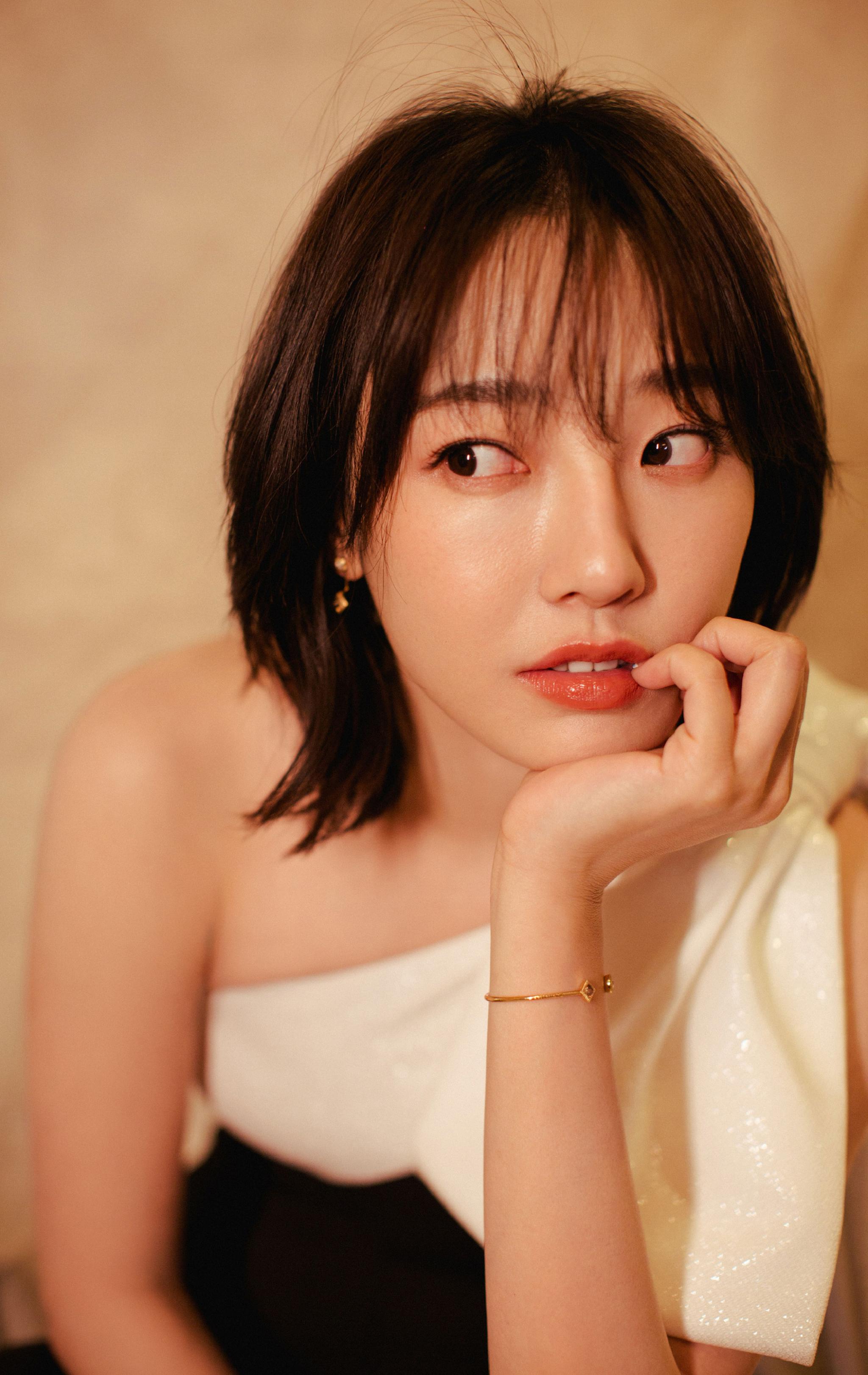 白百何活动宣传美照,一身简约的穿搭时尚典雅