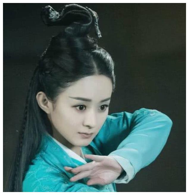 施法的古装女星,杨幂轻柔,蒋欣可爱,赵丽颖冷艳,而她最逼真