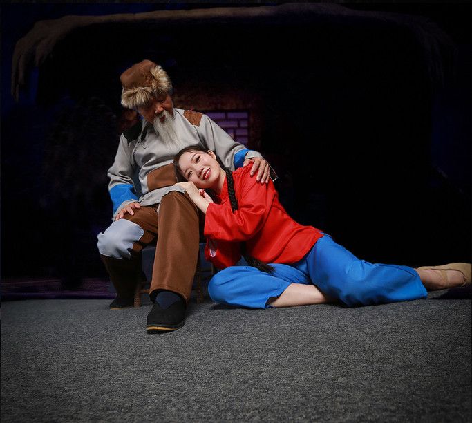 现代芭蕾舞蹈剧白毛女讲述杨白劳的凄惨故事向经典致敬