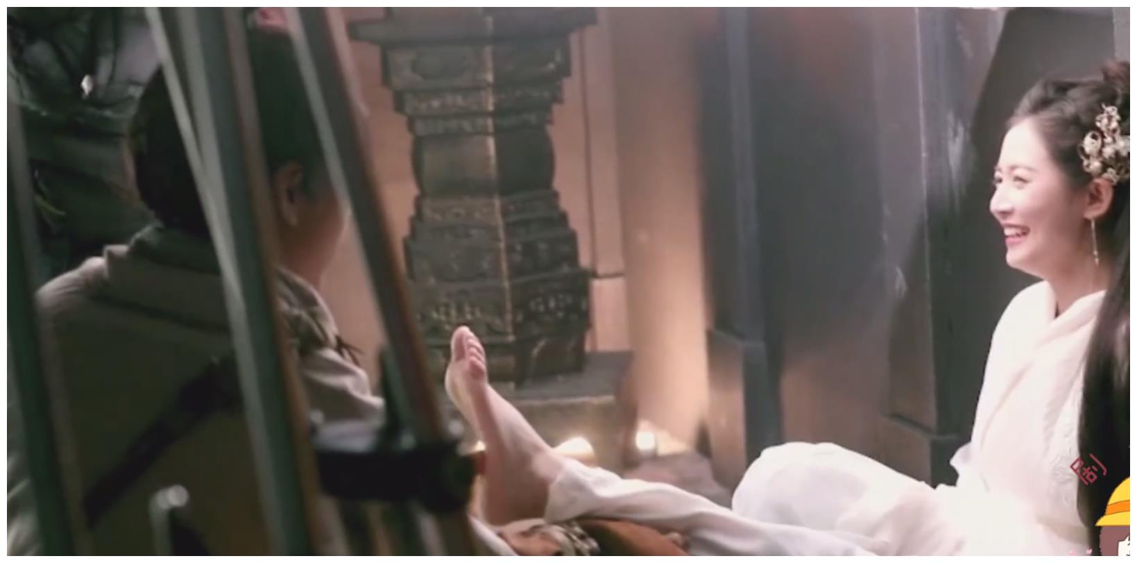 新倚天屠龙记张无忌挠赵敏脚心陈钰琪不用替身脚面的痣亮了