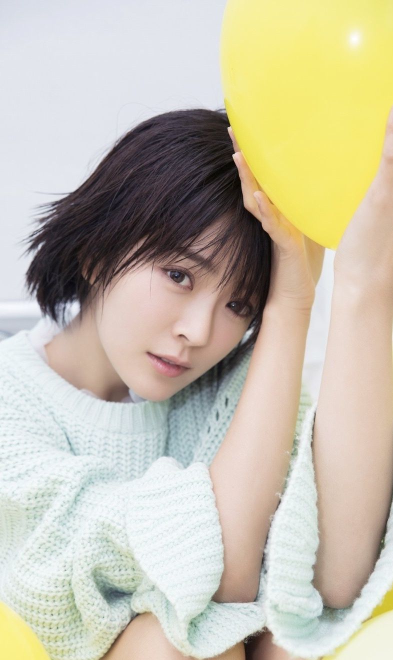 精美壁纸:种丹妮笑颜如花,大秀锁骨好喜欢_高清图集_新浪网