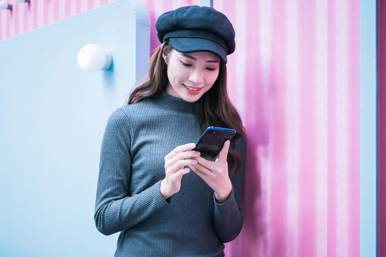 美女配vivo nex双屏版!这外观颜值我给满分__财经头条