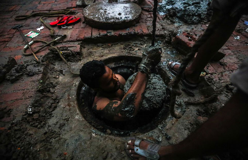 堪称大屠杀!悲惨的印度清洁工:近600人惨死