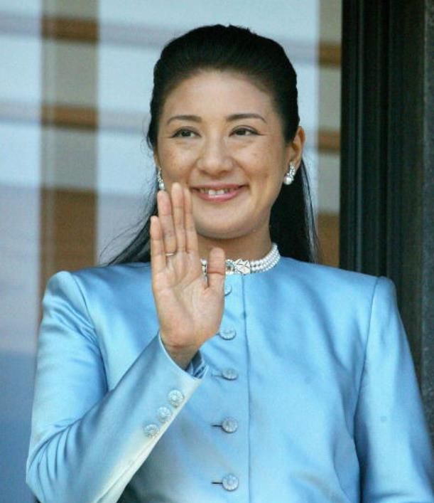 对比日本皇室久子妃和其他王妃的生活穿搭,打破常规是两者的差别