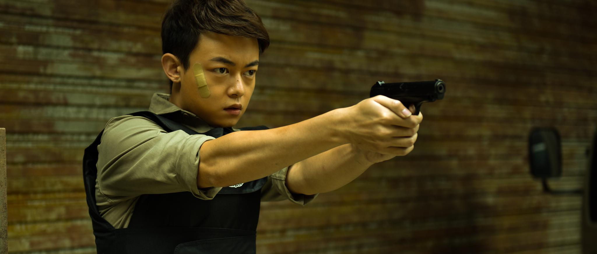 迷你剧蛋黄人今日上线演员万国鹏化身正义警察热血霸气