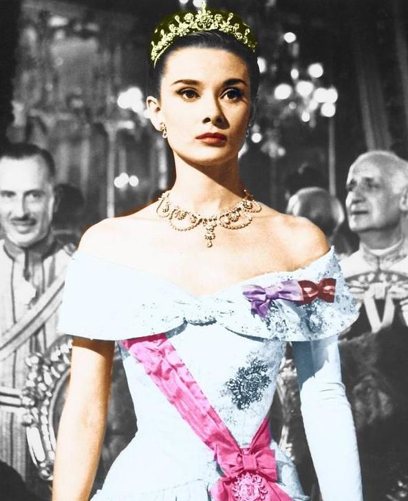 作为《罗马假日》中的公主原型,前半生受尽宠爱,晚年却凄惨孤独