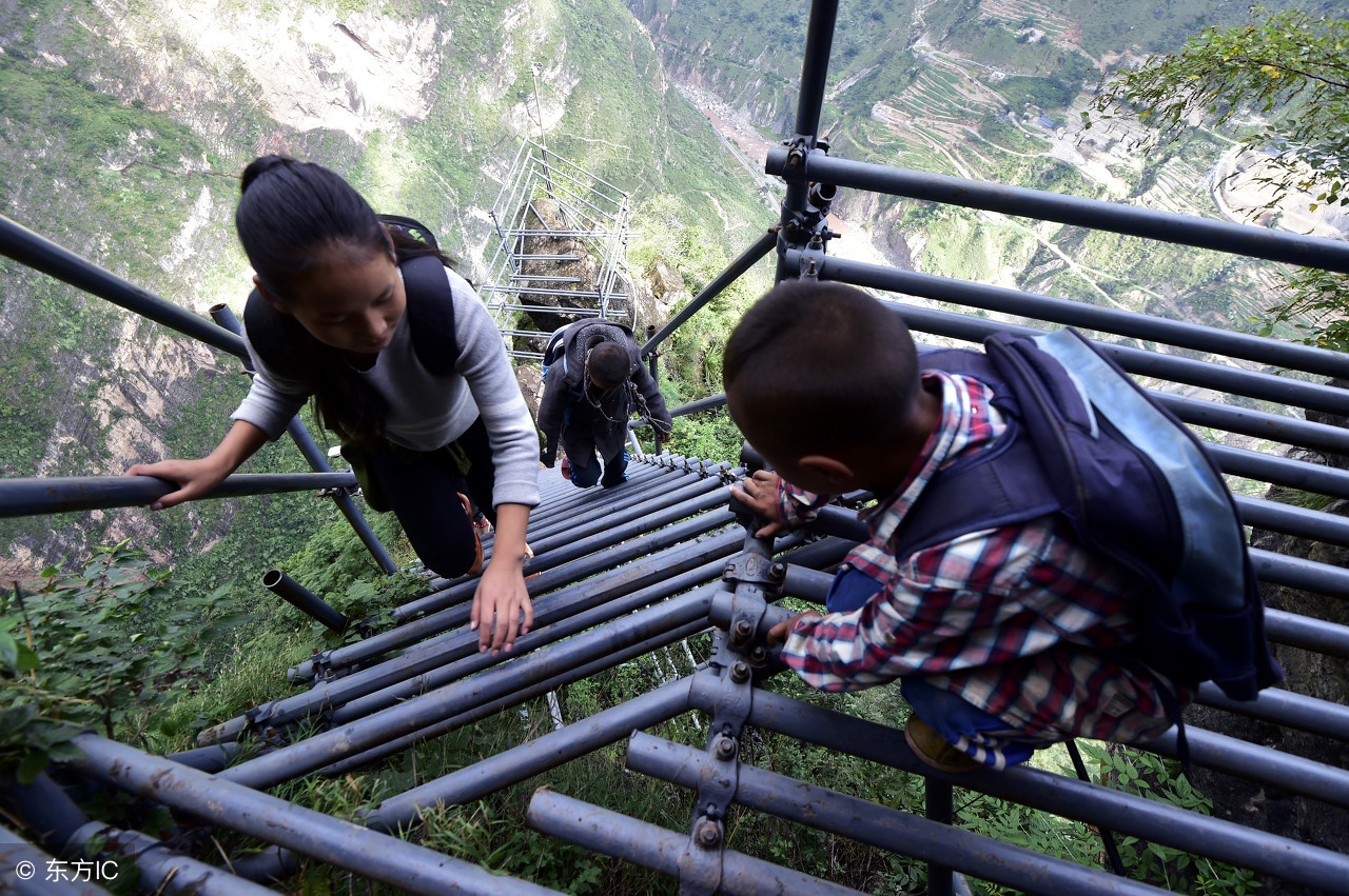 孩子爬800米藤梯上学,"悬崖村"成网红获投6.3亿元,现在如何?