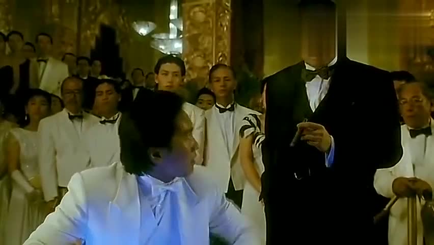 大军危急时刻帮助阿星 两人成功打败法国赌神 大军居然帮了赌圣