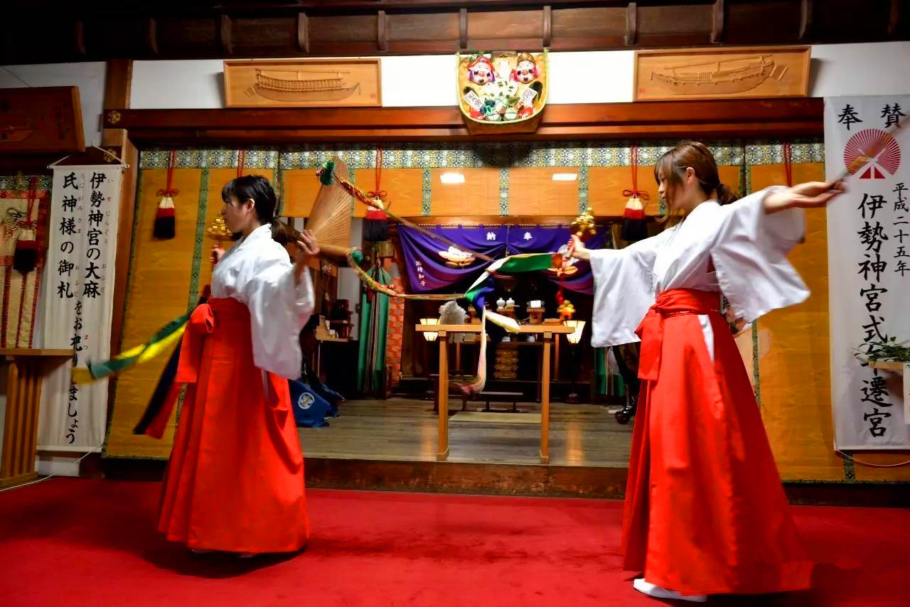 日本“神子”的真实生活,身体必须纯洁,只能招上门女婿|巫女|神社|身体_新浪新闻