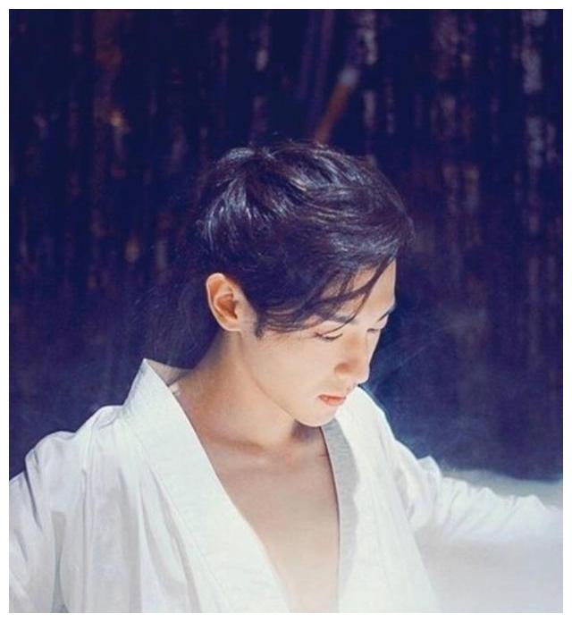 魔尊旭凤重连,美男沐浴图太惊艳,网友我能摸摸你的牛奶肌吗