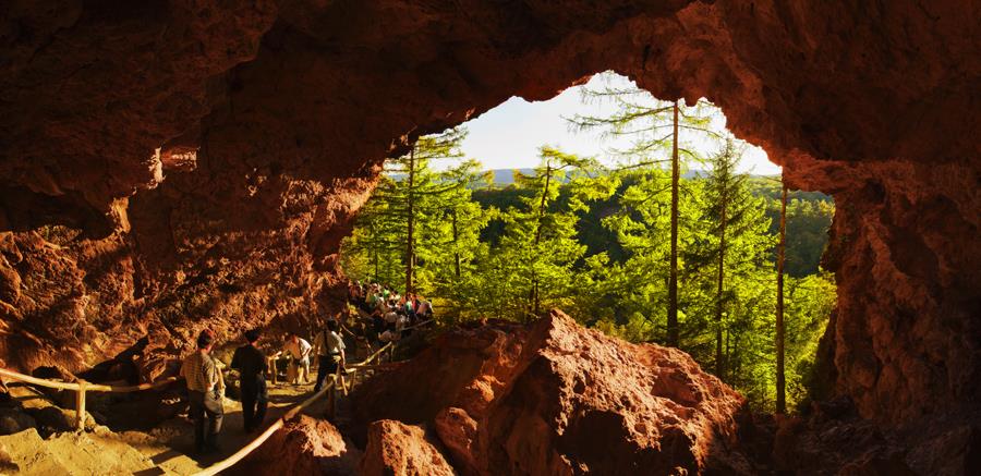牡丹江地下森林,火山口上的原始森林