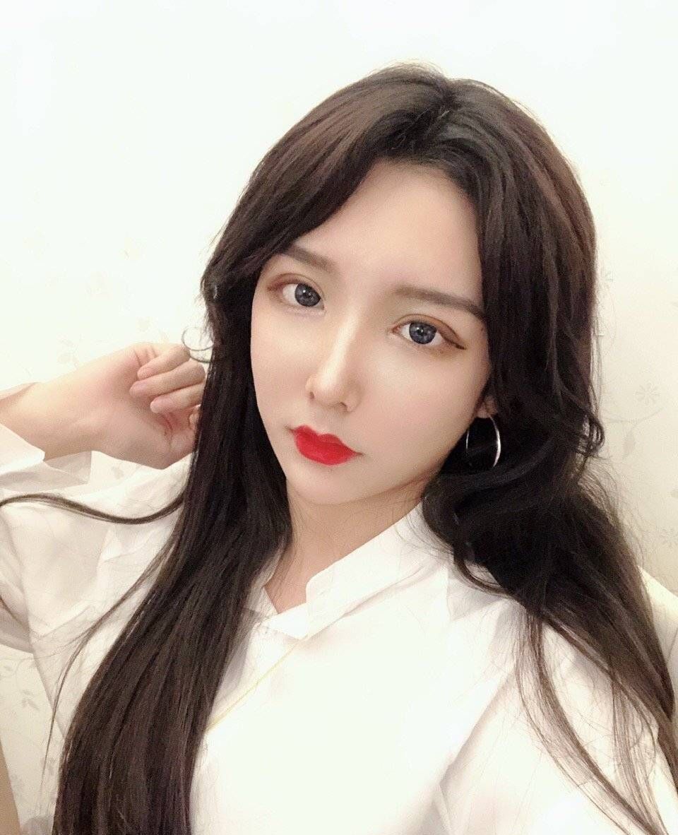 最美女装大佬16岁的abbily居然往脸上加料粉丝心痛