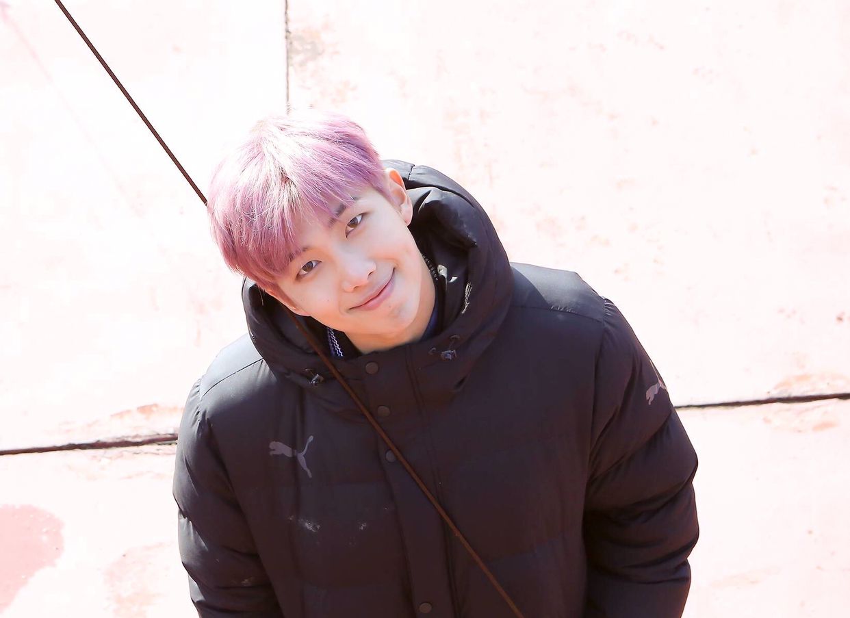 防弹少年团:队长金南俊的甜美酒窝,是我们有酒窝的脑性男熊熊了