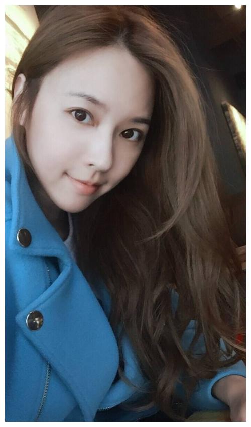 24岁奉子成婚,婚后10年被55岁老公抛弃,今和两儿子生活|吴佳妮|两人