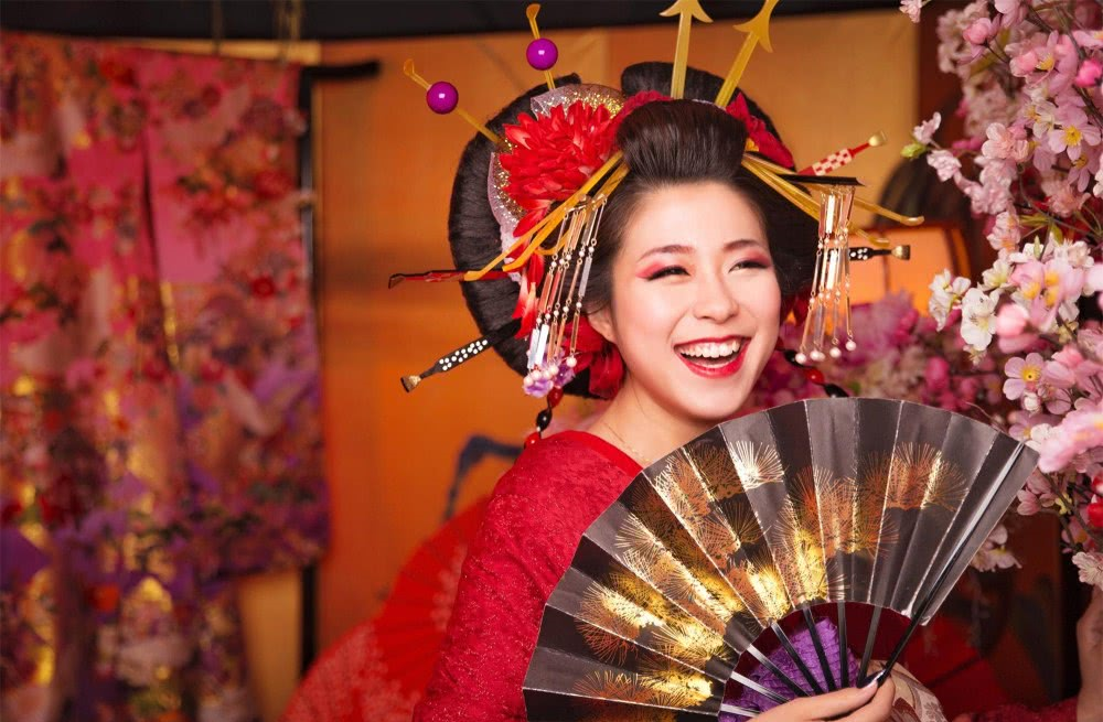 日本花魁貌美如花身上需穿30kg的衣物她们是做啥工作的