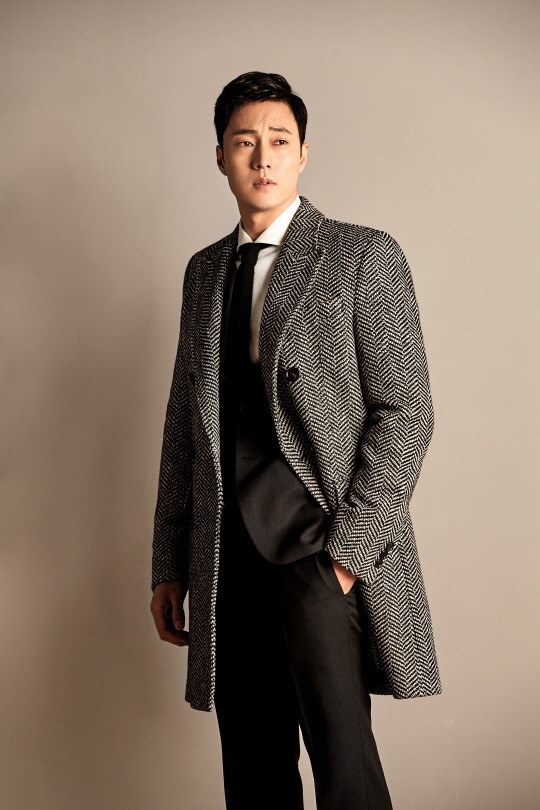 41岁苏志燮拍时尚大片,留胡须出镜硬朗男人味