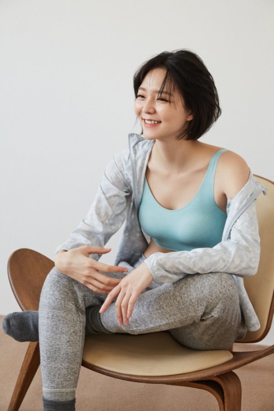 韩国女艺人李絮拍内衣照秀健康性感身材