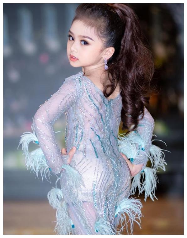 泰国6岁小萝莉拿下选美冠军,颜值超高还是专业模特|模特|早熟|选秀