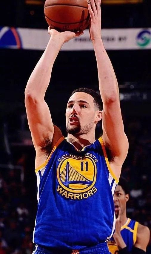 "佛光普照"克莱·汤普森这组壁纸非常赞哦|克莱汤普森|美图|佛光_新浪