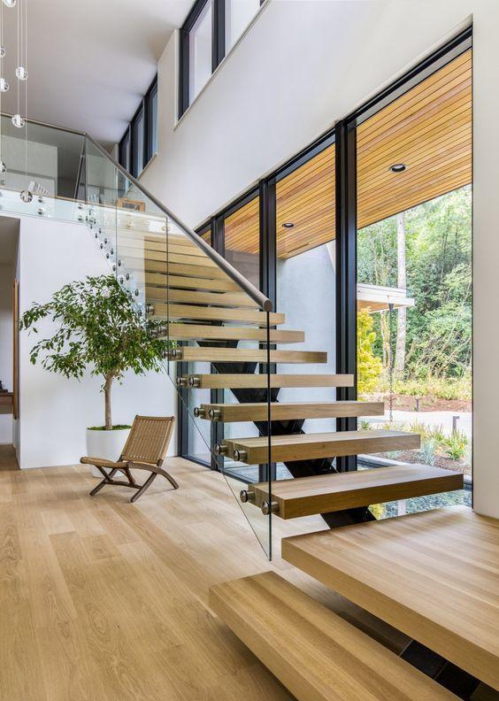 楼梯装在落地窗前只要注意这3个方面,不影响采光,还漂亮上档次