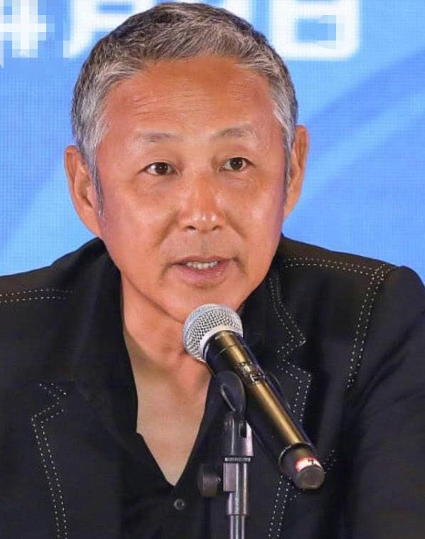 64岁陈道明近照曝光,一头白发还长老年斑,与几个月前判若两人