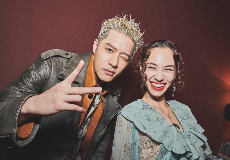 周汤豪合影昆凌"超杀女"羡煞网友 妈妈时尚抢镜