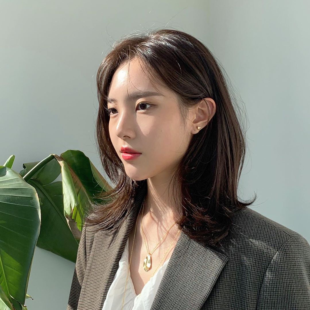 今年流行知性优雅的韩系发型,简单打理就很好看,换发型就这样剪