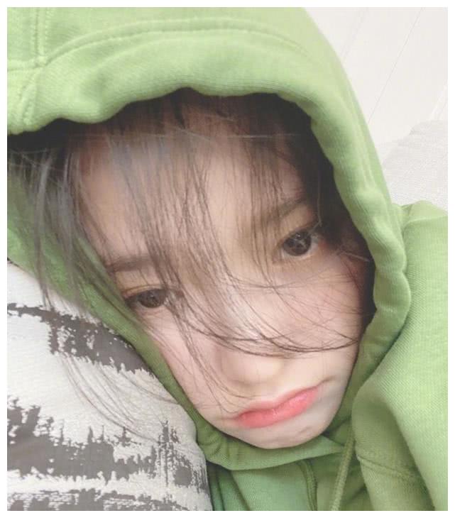 林允晒宅家照,每个镜头都能你赏心悦目,完美诠释了邻家女孩之感