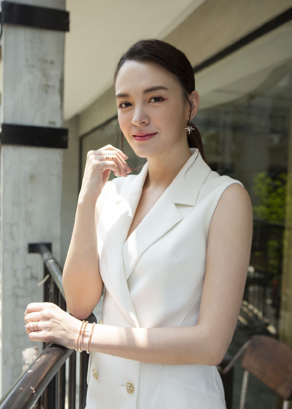 张榕容酷美西装写真,明眸皓齿,天生丽质_高清图集_新浪网