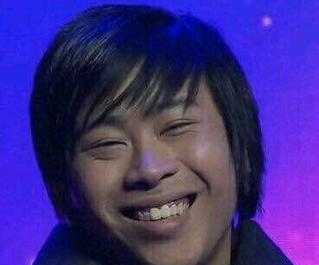 卢本伟照片被恶搞,被人弄成遗照还下跪上香,黑粉都看不下去了!|下跪