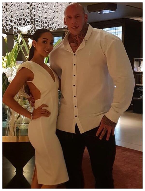 为何肌肉男都找矮小漂亮的女性看这2位肌肉猛男现最萌身高差