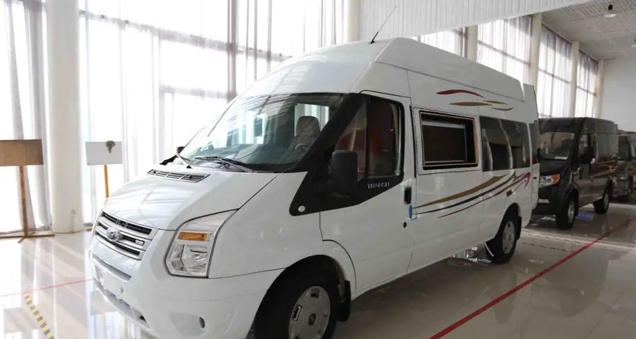 适合两人房车出游的福特新世代b型房车布局合理简洁,售23.